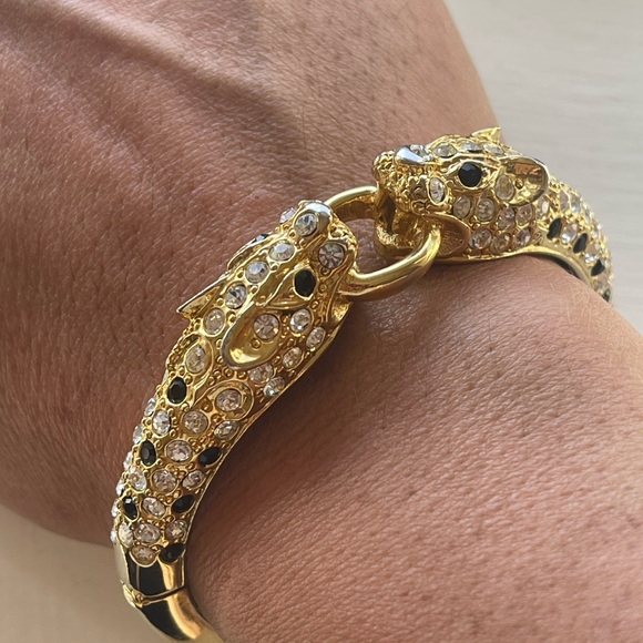 Vintage Leopard Panther Bracelet Gold Tone Rhinestone Hinged Bangle Animal Head - Picture 1 of 8